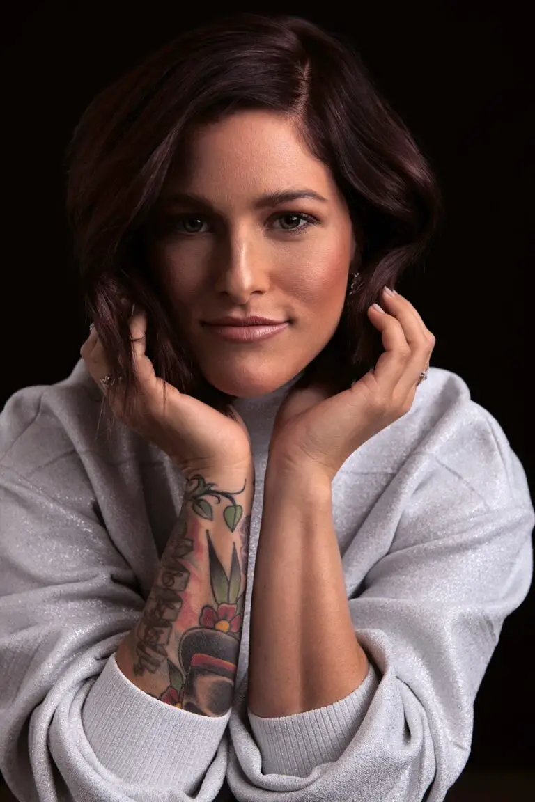 Watch Cassadee Pope's Powerful 'Rise and Shine' Video, Released on