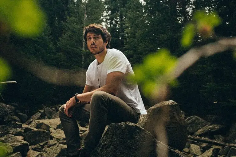 Morgan Evans Releases Heart-Wrenching ‘Over For You’ [LISTEN]