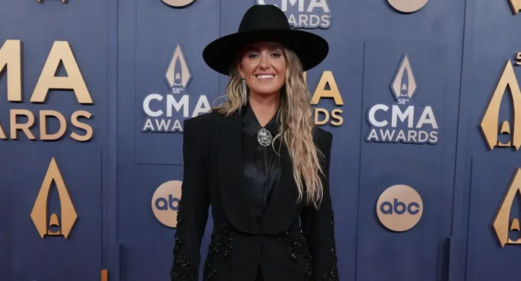 2024 CMA Awards Lainey Wilson Wins Female Vocalist of the Year